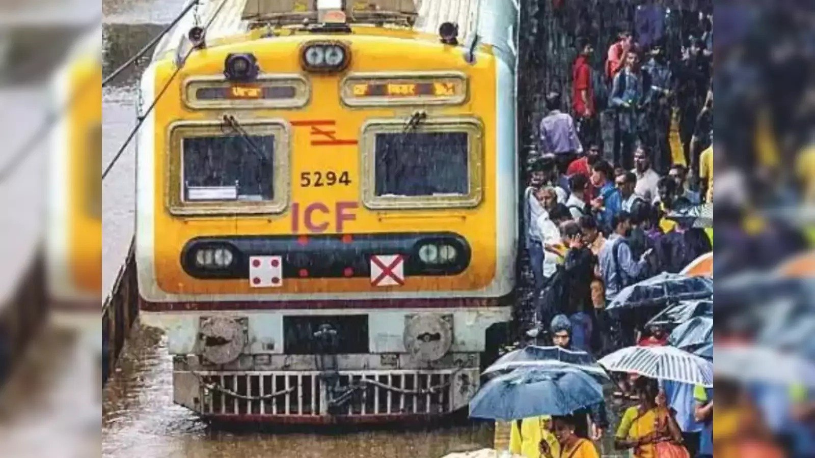Video: रेलवे स्टेशन में बारिश में भींग रही थी गर्लफ्रेंड, बॉयफ्रेंड ने अचानक कर दिया ऐसा कांड कि पहुंच गई पुलिस, रोकने पड़े ट्रेन के पहिए